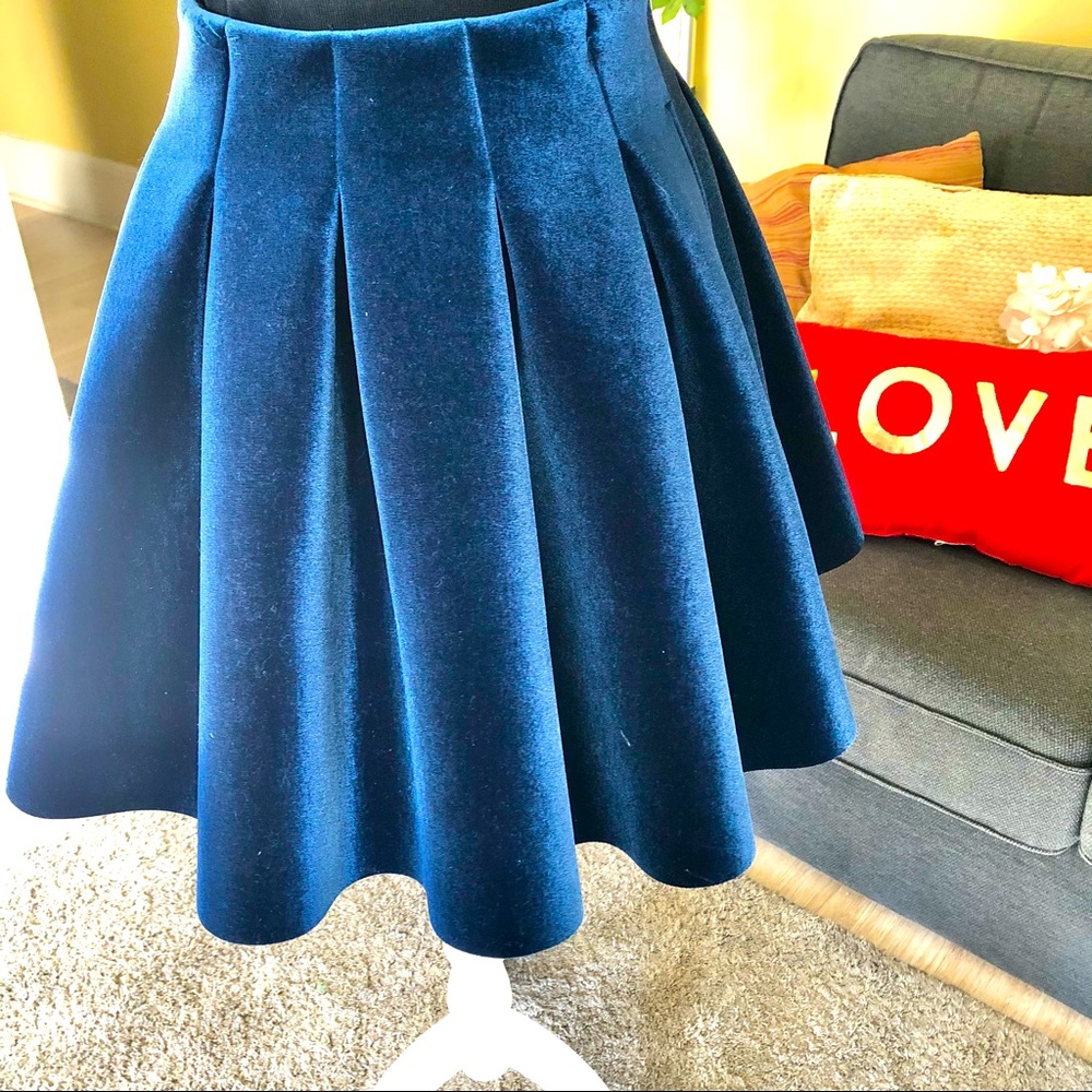 LC Lauren Conrad Runway Pleated velvet Skirt